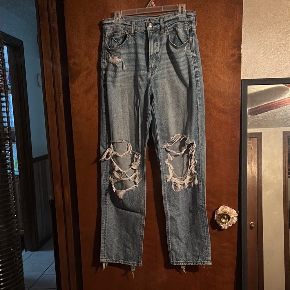 Distressed Blue Jeans American Eagle Strigid size 8